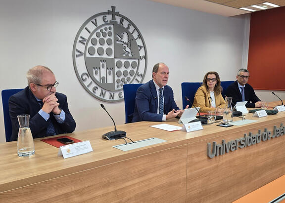 Intervención del Rector en la presentación de los nuevos títulos, junto a Jorge Delgado, Hikmate Abriouel y Manuel Valverde.