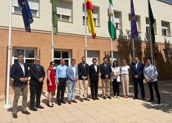 Representantes de la UJA, de la empresa china y de administraciones de Jaén.