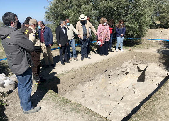 Visita al yacimiento arqueológico de 'El Altillo', en Rus.