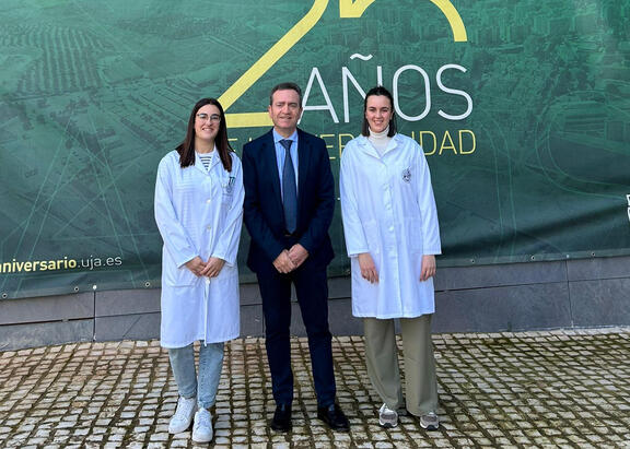 De izquierda a derecha, los miembros de la EPS de Linares integrantes del proyecto María del Carmen Murillo (investigador post-doctoral), Ruperto Bermejo (responsable del proyecto-EPSL) y María del Carmen Hurtado (investigadora pre-doctoral).