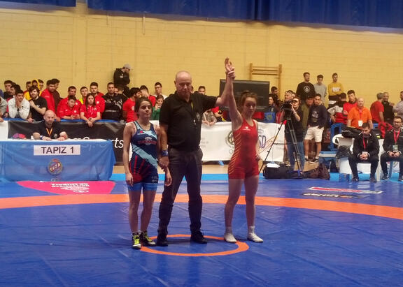 Ana María Torres, a la derecha, campeona en categoría -55 kg.