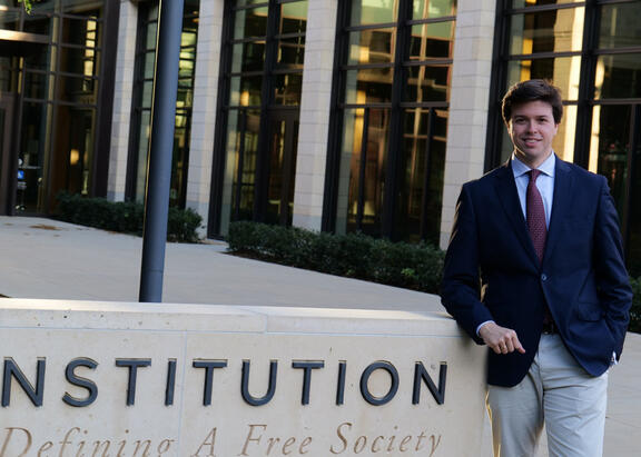 Armando J. Carmona, durante su estancia en la Universidad de Harvard.