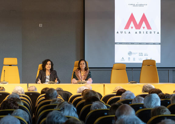 Marta Torres e Isabel Abad, en la apertura del programa en la sede de Jaén.