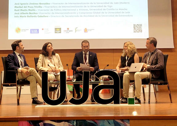 Panel de clausura de las jornadas, moderado por el vicerrector de Internacionalización de la UJA.