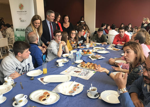'Café con Ciencia' celebrado en la UJA.