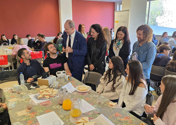 Nicolás Ruiz, Ana Belén Mata, Manuela Ortega y Julio A. Olivares, durante el 'Café con Ciencia'.
