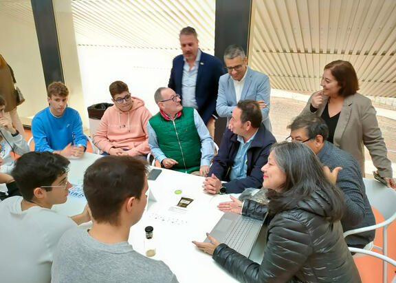 Inauguración del 'Café con Ciencia' en el Campus Científico-Tecnológico de Linares.
