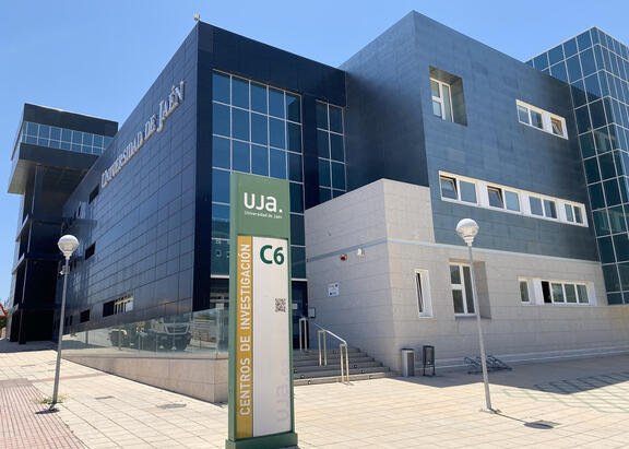 Edificio C6 de Centros de Investigación en el Campus Las Lagunillas.
