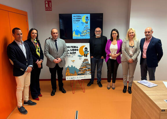 Representantes institucionales, tras la presentación de la Feria del Libro de Jaén.