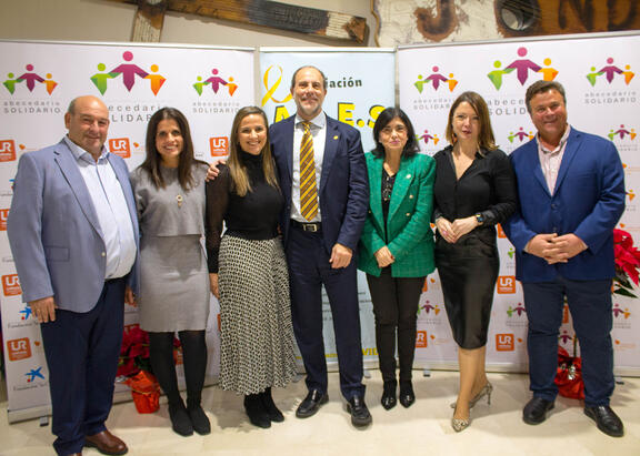 El Rector de la UJA, con otros representantes institucionales y miembros de ALES.
