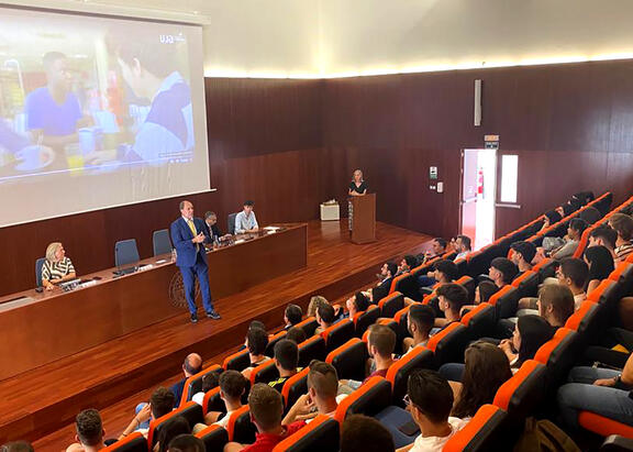 Intervención del Rector, ante el alumnado de nuevo ingreso de la Escuela Politécnica Superior de Linares.
