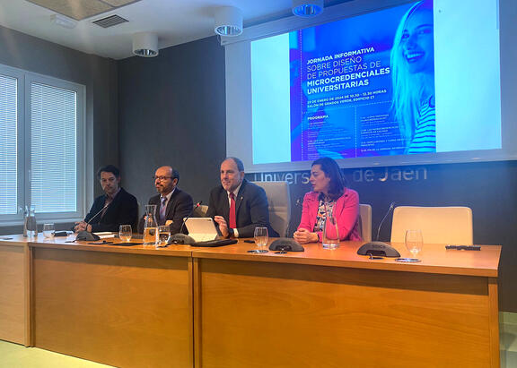 Inauguración de la jornada a cargo del Rector, Nicolás Ruiz.