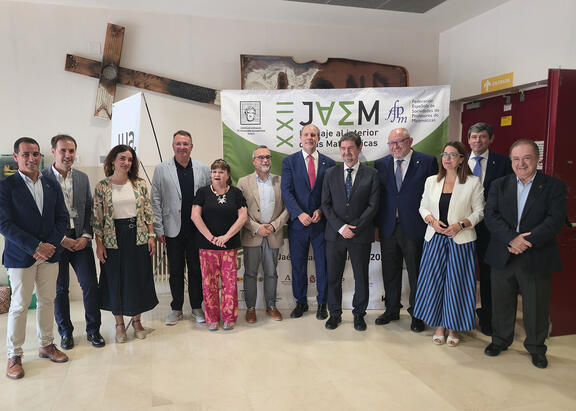 Representantes institucionales, organizadores y patrocinadores, de las jornadas.