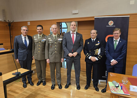 De izquierda a derecha, Jorge Lozano, Fernando Morón, José Mª Millán, Nicolás Ruiz, Evaristo Gutiérrez y Félix Grande.