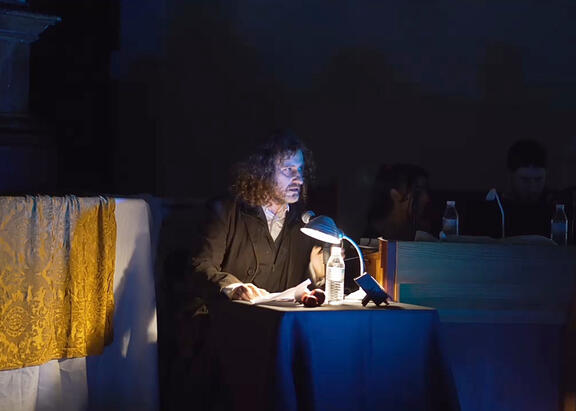 Julio A. Olivares, en una de las piezas teatralizadas.