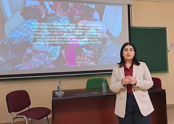 La activista afgana, periodista y presentadora de televisión Khadija Amin.