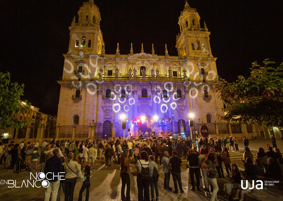 Plaza de Santa María con la Catedral, durante 'La Noche en Blanco' 2023.