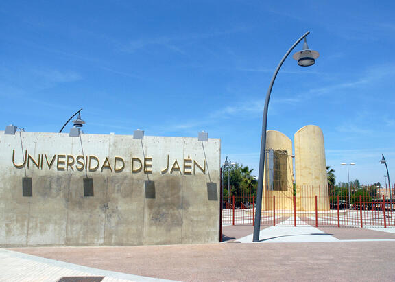 Uno de los accesos al Campus Las Lagunillas.