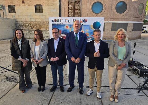 Marta Torres, África Colomo, José Ayala, Nicolás Ruiz, Julio Millán y María Espejo.