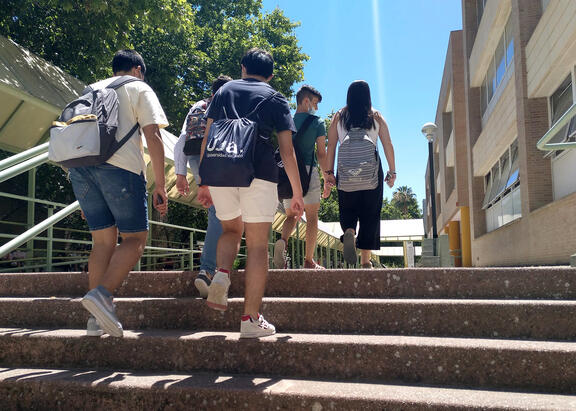Alumnado en el Campus Las Lagunillas de Jaén, durante la celebración de la PEvAU en julio.
