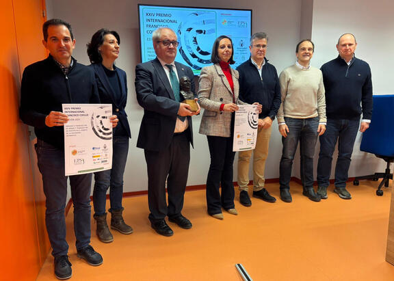 La Vicerrectora de Cultura junto a miembros del Equipo de Dirección de la EPSJ.