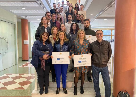 Representantes institucionales, tutores y jóvenes investigadores incorporados a la UJA.