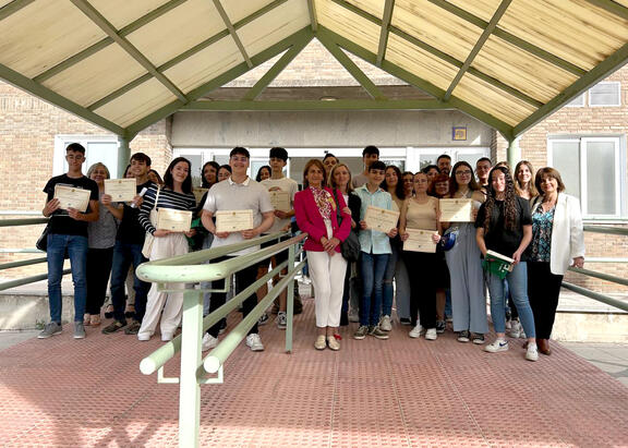 Representantes institucionales y alumnado participante en el Programa de Mentorías de la UJA.