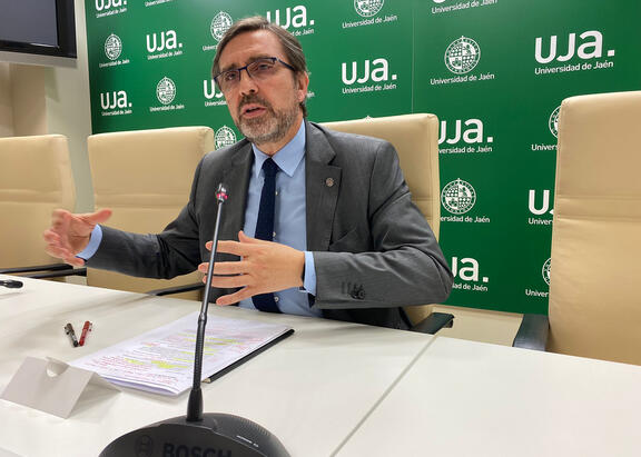 Intervención del Rector de la UJA ante los medios de comunicación.
