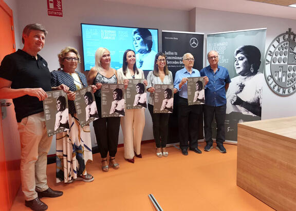 Foto de familia con miembros de las instituciones y entidades organizadoras, colaboradoras y patrocinadoras.