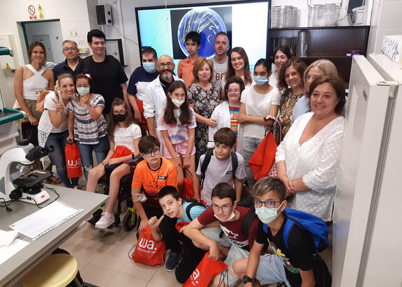 Participantes y profesorado del Taller de Microbiología.