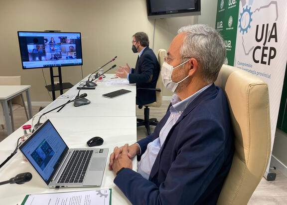 Juan Ramón Lanzas y Juan Gómez, durante su intervención, en el acto inaugural.