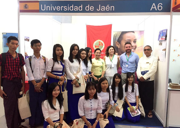 Stand de la UJA en la feria.