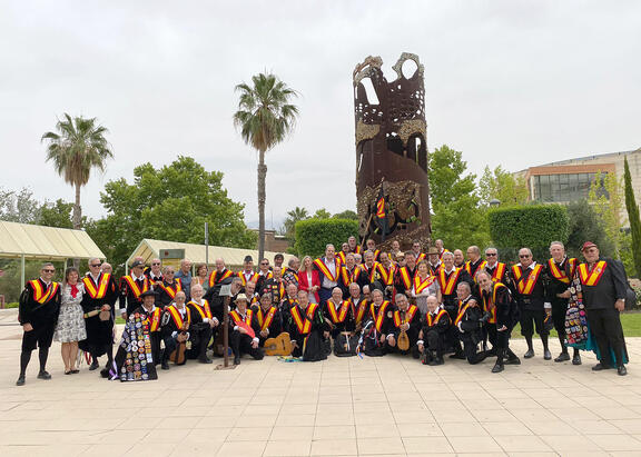 El Rector y la Vicerrectora de Estudiantes y Empleabilidad, con los integrantes de Tuna España.