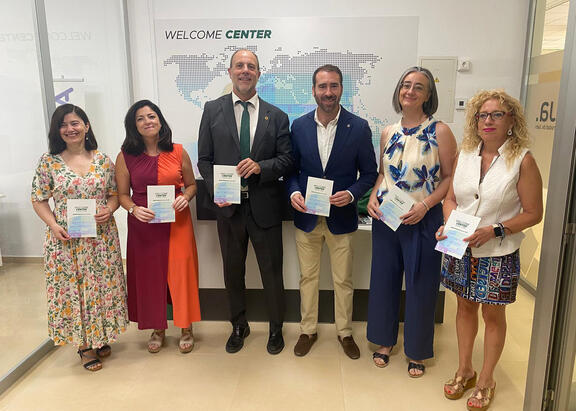 De izquierda a derecha, Carmen Conti, Myriam Monserrat, Nicolás Ruiz, José I. Jiménez, Belén Blázquez y Alina Ocaña.