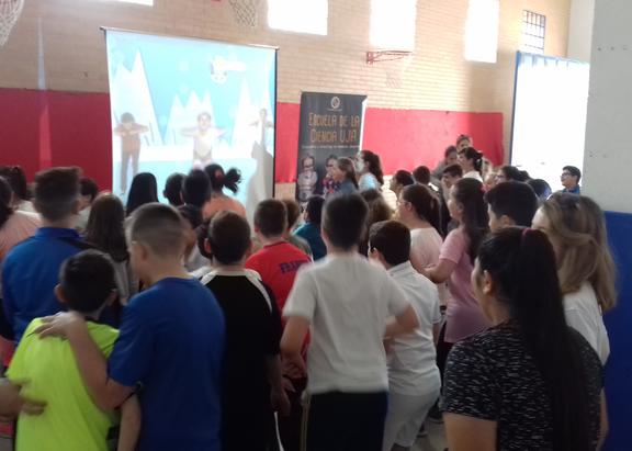 Taller sobre actividad física, con escolares, en la Escuela de la Ciencia.