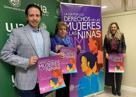 Javier Cortés, Pilar Fernández y Nieves Moyano, en la presentación del programa de actividades.