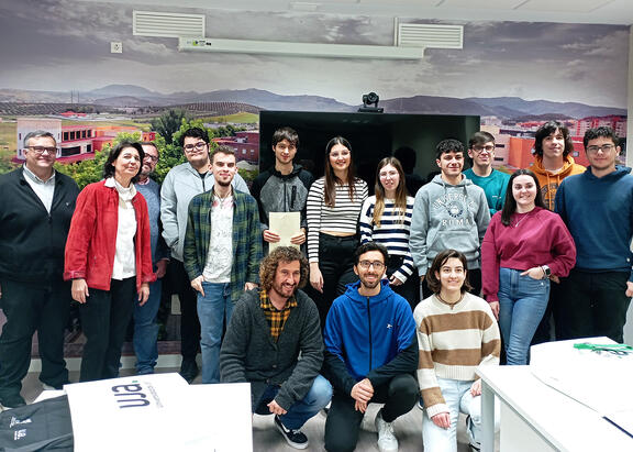 Organizadores y alumnado de la UJA participante.