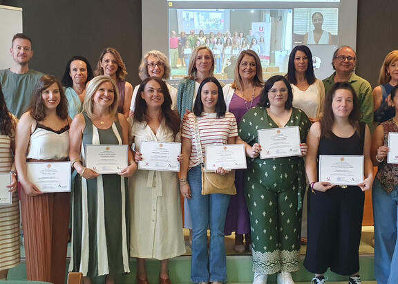Representantes institucionales, técnicos y participantes del programa.