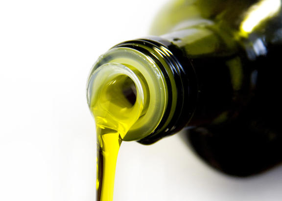 Imagen de una botella de aceite.