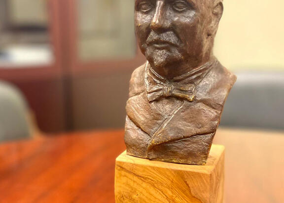 Busto de bronce de Francisco Coello de Portugal y Quesada.