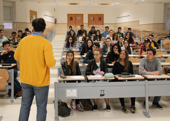 Alumnado en clase en la UJA.