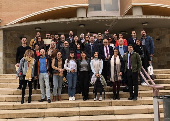 Representantes institucionales, profesorado y alumnado del 19º Título de Experto en Cata de Aceites de Oliva Vírgenes.