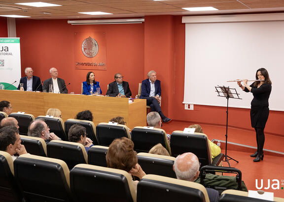 Recital de flauta ofrecido por Marina Lemberg, en el marco de la presentación de la obra.