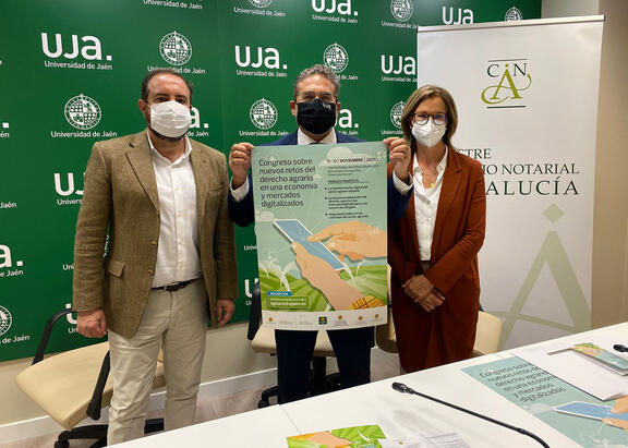De izquierda a derecha: Arturo García Sanz, Alfonso Parras Martín y Matilde De Loma-Ossorio Rubio.
