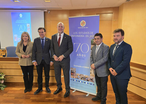De izquierda a derecha, Elena González, Agustín González, Nicolás Ruiz, Paco Reyes y Juan M. Martínez.