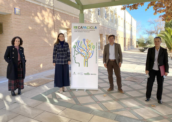 De izquierda a derecha, Inmaculada Pérez, María José López, Juan M. Rosas y Ana García León.