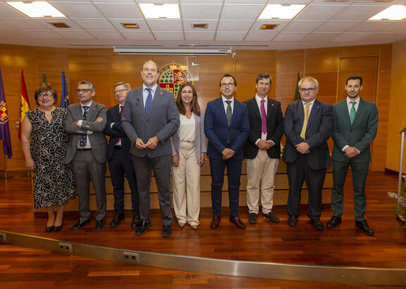 El Rector y la Secretaria General de la UJA, con la Decana, Decanos y Directores de Centros.