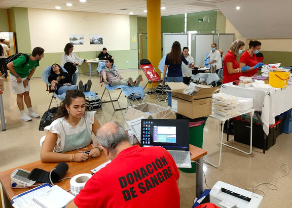 El 'Reto 10.000 donaciones de sangre' ha comenzado este martes en la UJA.
