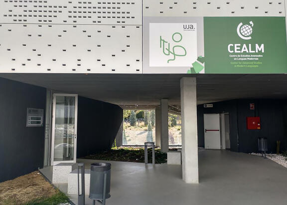 Acceso a las instalaciones del CEALM de la UJA en el Campus Las Lagunillas.