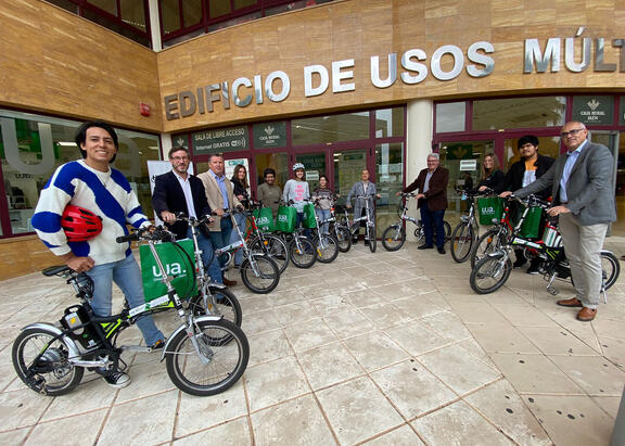 Acto de entrega de las bicicletas eléctricas.